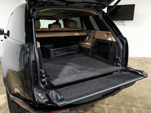 Used 2025 Land Rover Range Rover Long Wheelbase SE AWD/4WD image 48