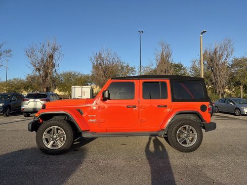 Used 2018 Jeep Wrangler Unlimited Sahara image 2