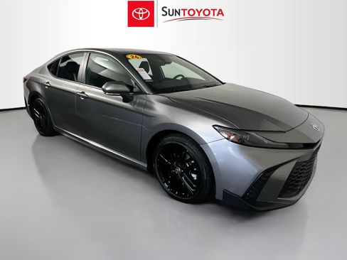 Used 2026 Toyota Camry SE FWD image 1