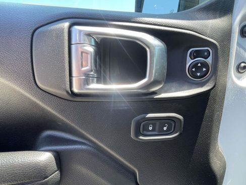 Used 2023 Jeep Gladiator Sport AWD/4WD image 17