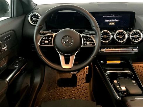 Used 2023 Mercedes-Benz GLA 250 4MATIC image 6