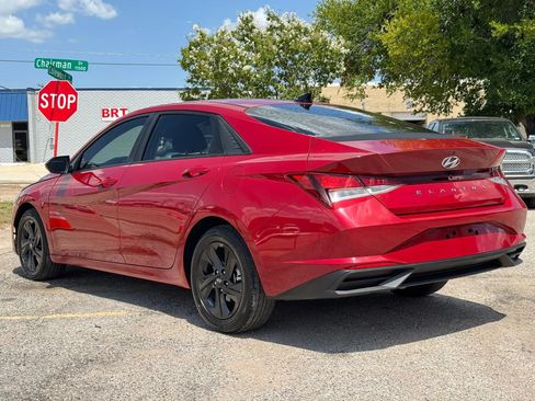 Used 2022 Hyundai Elantra SEL FWD image 4