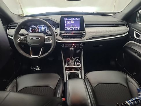 Used 2025 Jeep Compass Latitude AWD/4WD image 20