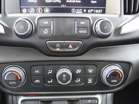 Used 2024 GMC Terrain SLT image 21