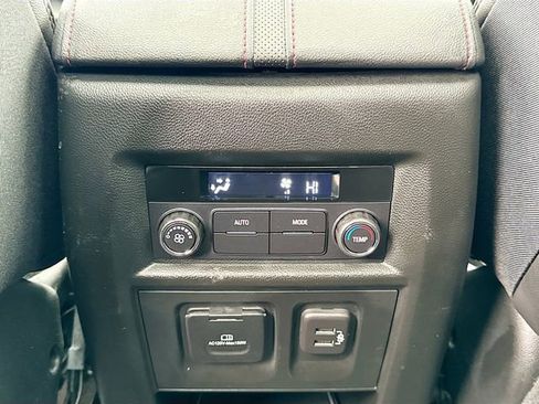 Used 2023 Chevrolet Traverse RS image 29