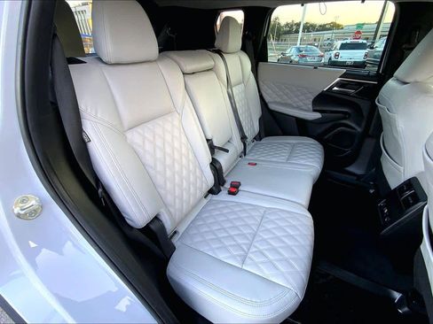 Used 2023 Mitsubishi Outlander SEL image 15