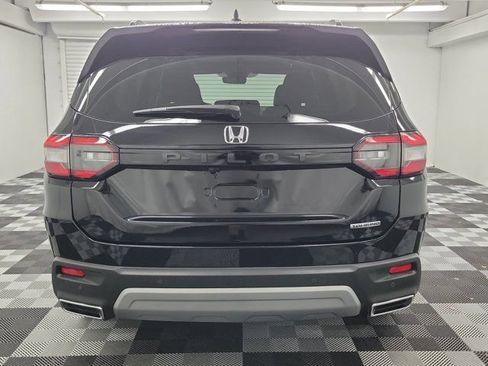 Certified 2025 Honda Pilot Touring image 5