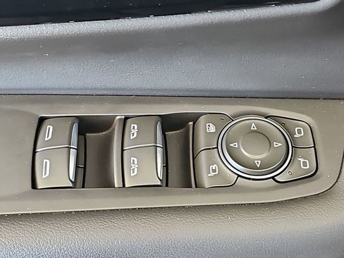 Used 2025 Chevrolet Tahoe High Country AWD/4WD image 34