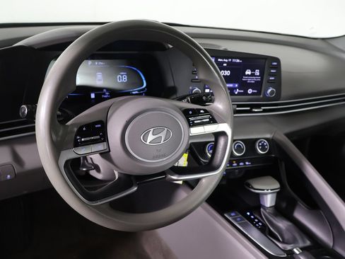 Used 2024 Hyundai Elantra SE FWD image 23