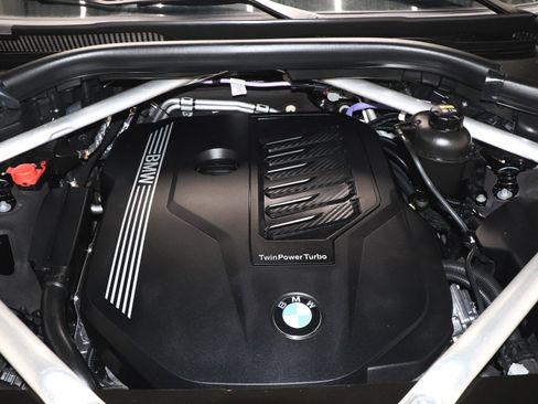 Used 2022 BMW X7 xDrive40i w/ Premium Package image 49