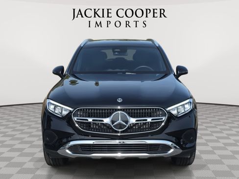 Used 2025 Mercedes-Benz GLC 300 4MATIC image 2