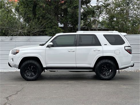 Used 2017 Toyota 4Runner SR5 Premium AWD/4WD image 13