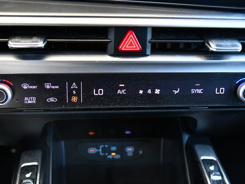 Used 2024 Kia Sorento S FWD image 28