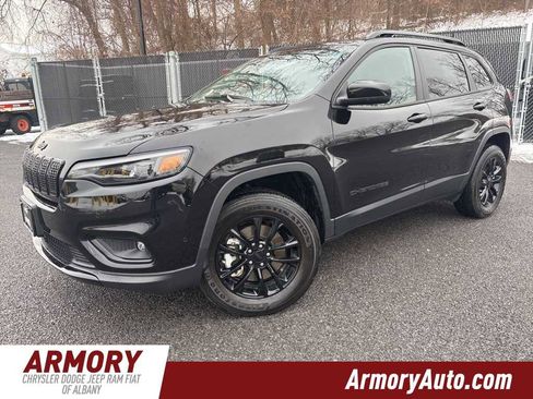 Used 2023 Jeep Cherokee Altitude Lux image 1