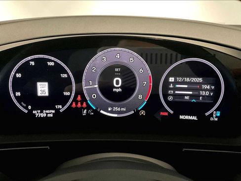 Used 2025 Porsche Cayenne image 21