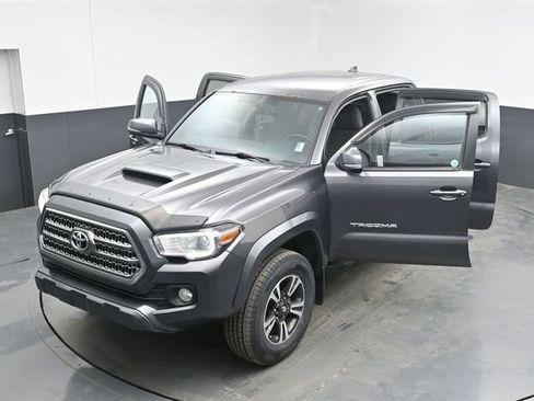 Used 2016 Toyota Tacoma TRD Sport AWD/4WD image 47