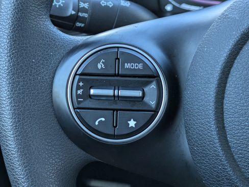Certified 2023 Kia Soul LX FWD image 18