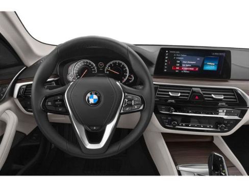Used 2019 BMW 530i xDrive w/ M Sport Package AWD/4WD image 10