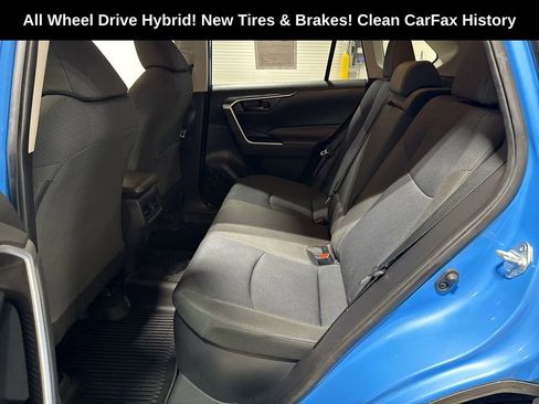 Used 2020 Toyota RAV4 LE w/ Carpet Mat Package AWD/4WD image 22