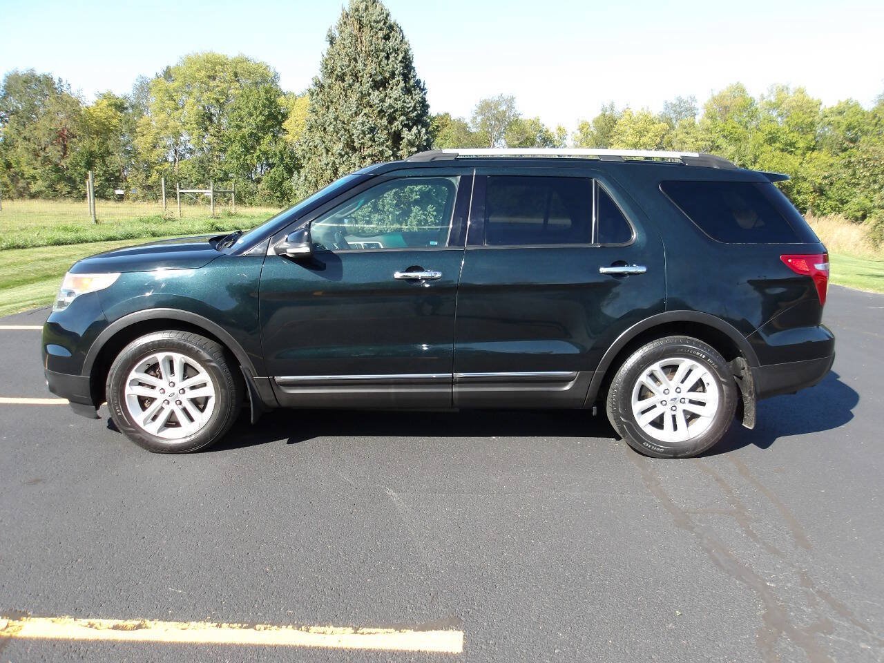 Used 2014 Ford Explorer XLT w/ Equipment Group 202A FWD image 10