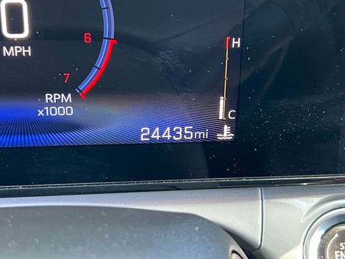 Used 2025 Chevrolet Trax LT image 36