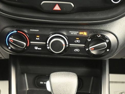 Used 2025 Kia Soul LX w/ LX Technology Package FWD image 21