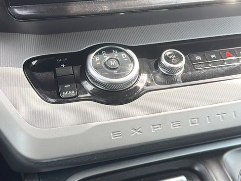 Used 2025 Ford Expedition Active image 30