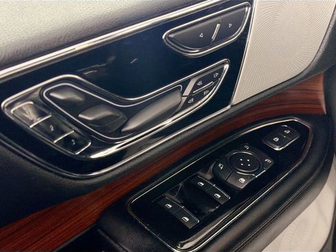 Used 2019 Lincoln Navigator Reserve AWD/4WD image 18