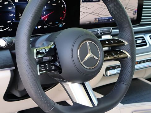 New 2026 Mercedes-Benz GLS 450 4MATIC image 18