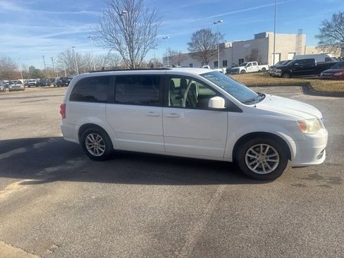 Used 2014 Dodge Grand Caravan SXT w/ Rear Park Assist Package image 8