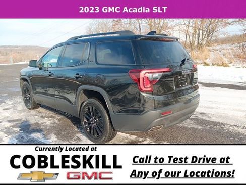 Used 2023 GMC Acadia SLT w/ Elevation Edition image 7