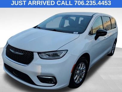 Used 2024 Chrysler Pacifica Touring-L