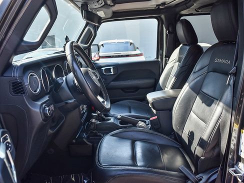 Used 2018 Jeep Wrangler Unlimited Sahara image 15