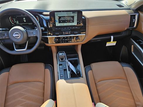 New 2025 Nissan Pathfinder Platinum image 6