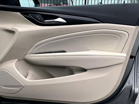 Used 2018 Buick Regal Essence image 26