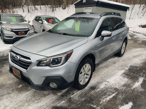 Used 2018 Subaru Outback 2.5i Premium image 2
