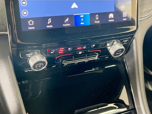 Used 2022 Jeep Grand Cherokee Overland w/ Luxury Tech Group IV image 16