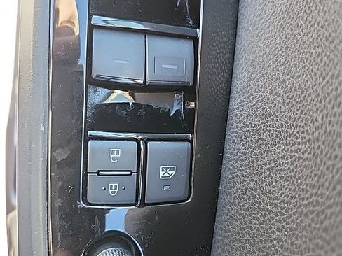 Used 2020 Toyota Prius LE AWD/4WD image 17