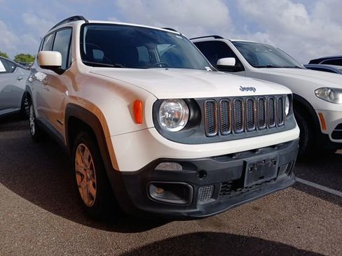 Used 2017 Jeep Renegade Latitude FWD image 1