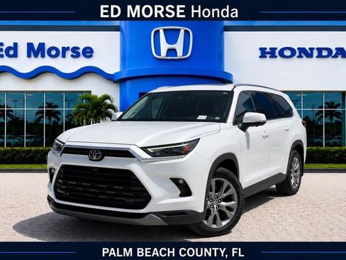 Used 2025 Toyota Grand Highlander FWD image 1