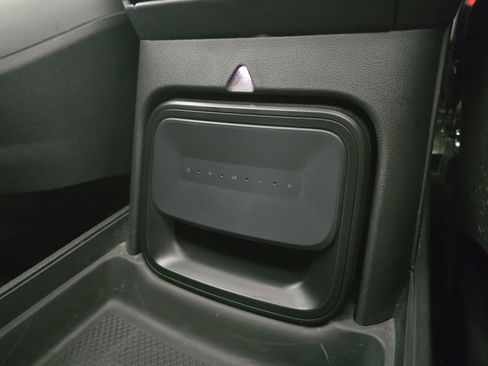 Used 2024 Rivian R1S Adventure AWD/4WD image 33