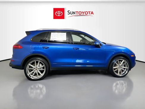 Used 2017 Porsche Cayenne S AWD/4WD image 2