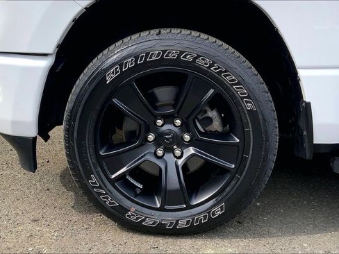 Used 2023 RAM 1500 Big Horn AWD/4WD image 9