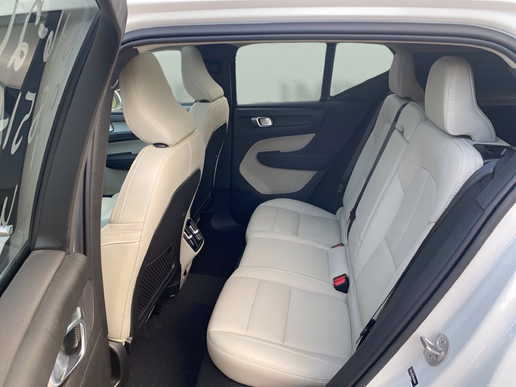 Used 2024 Volvo XC40 B5 Ultimate w/ Climate Package AWD/4WD image 10