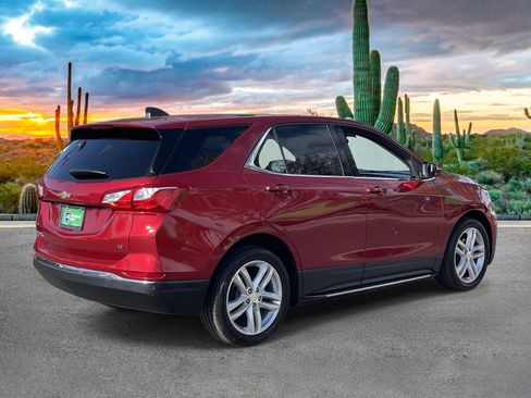 Used 2019 Chevrolet Equinox LT w/ Lights and Bright Package FWD image 3