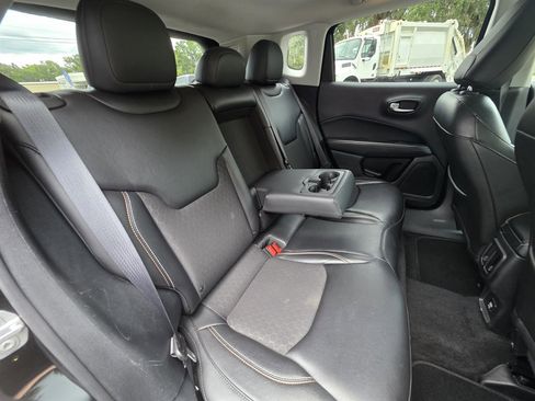 Used 2018 Jeep Compass Latitude image 28