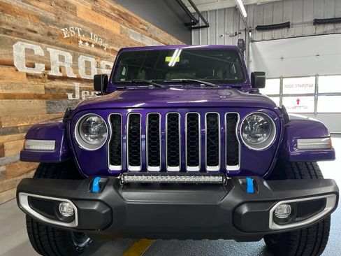 Used 2023 Jeep Wrangler Unlimited Sahara w/ Cold Weather Group AWD/4WD image 6