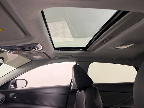 Used 2025 Hyundai Elantra Limited FWD image 25