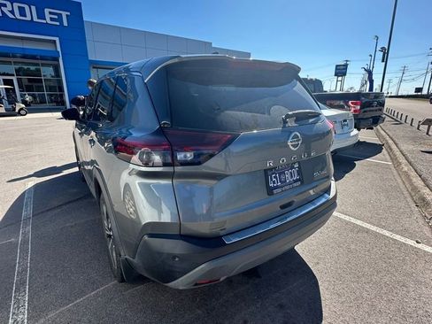 Used 2021 Nissan Rogue SV image 4