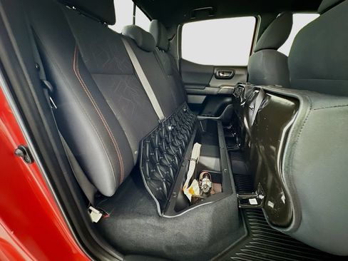 Used 2018 Toyota Tacoma TRD Sport AWD/4WD image 25